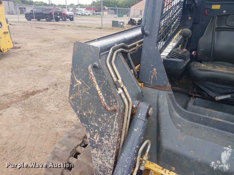 image for item ET2027 2017 John Deere 323E tracked skid steer loader