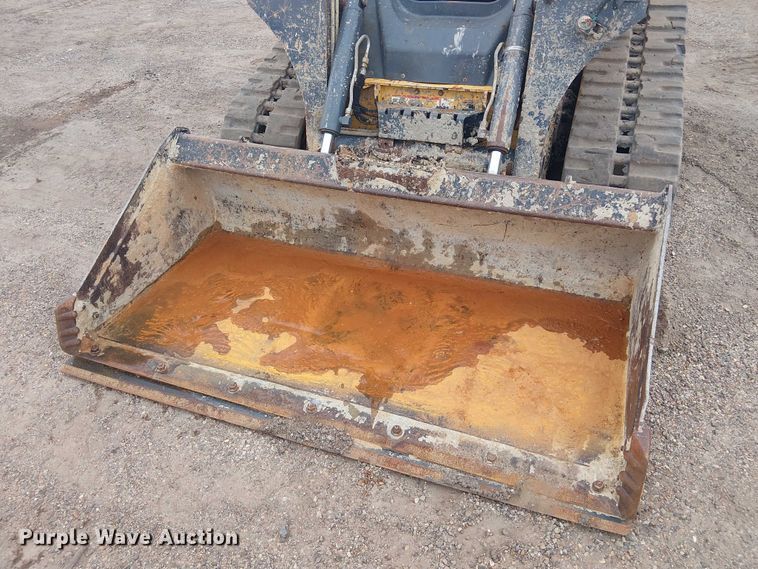 image for item ET2027 2017 John Deere 323E tracked skid steer loader