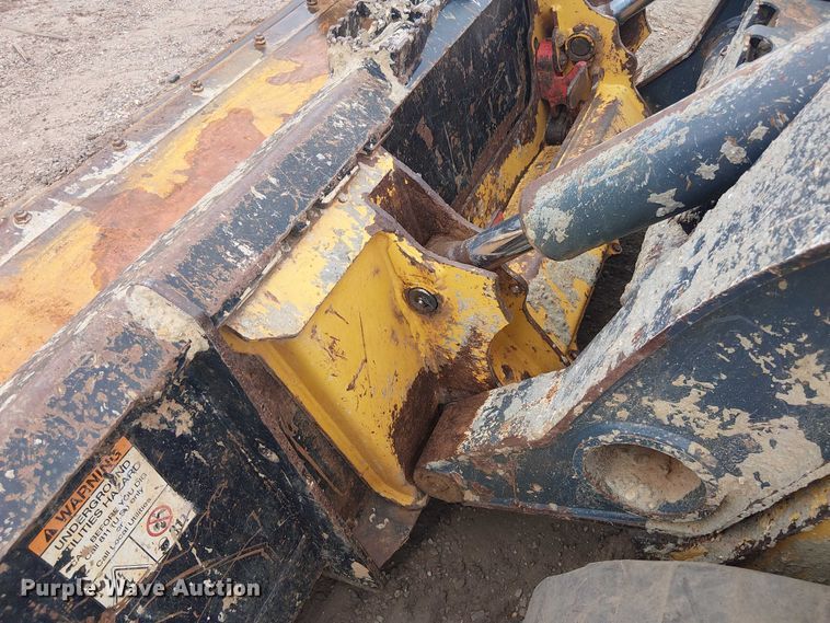 image for item ET2027 2017 John Deere 323E tracked skid steer loader
