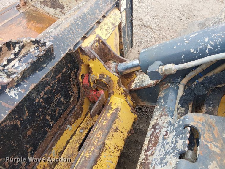 image for item ET2027 2017 John Deere 323E tracked skid steer loader
