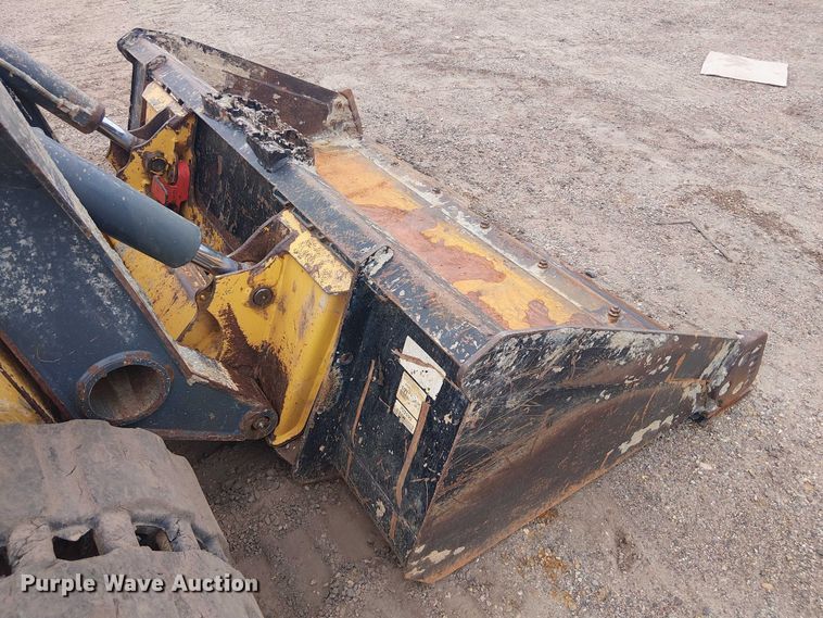 image for item ET2027 2017 John Deere 323E tracked skid steer loader