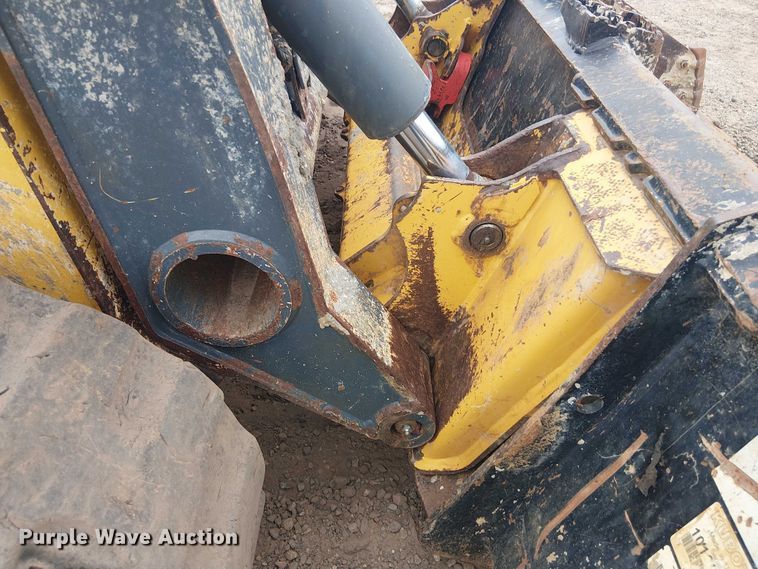 image for item ET2027 2017 John Deere 323E tracked skid steer loader