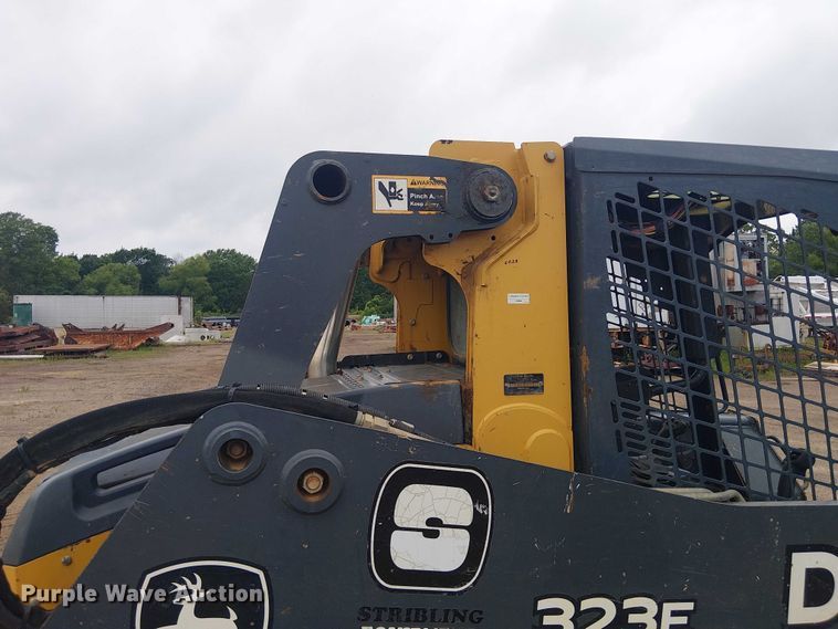 image for item ET2027 2017 John Deere 323E tracked skid steer loader