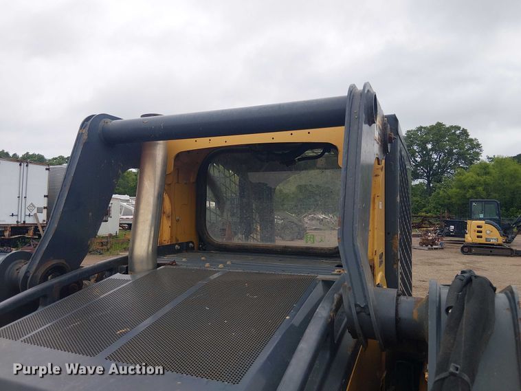 image for item ET2027 2017 John Deere 323E tracked skid steer loader