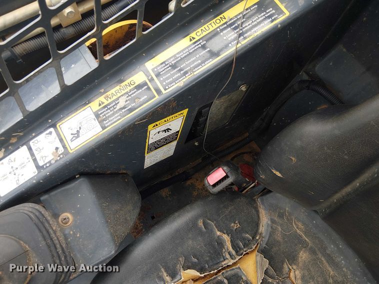 image for item ET2027 2017 John Deere 323E tracked skid steer loader