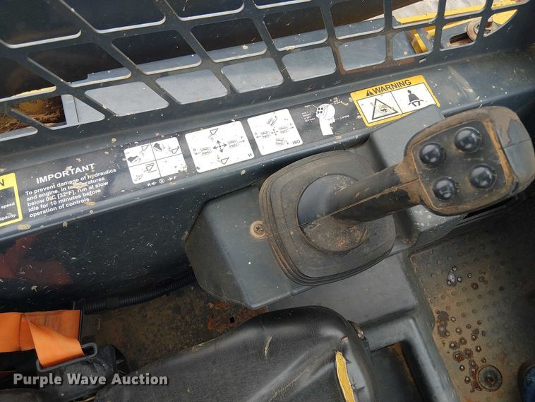 image for item ET2027 2017 John Deere 323E tracked skid steer loader