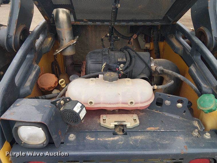 image for item ET2027 2017 John Deere 323E tracked skid steer loader