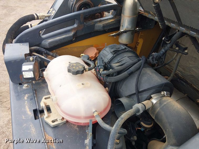 image for item ET2027 2017 John Deere 323E tracked skid steer loader