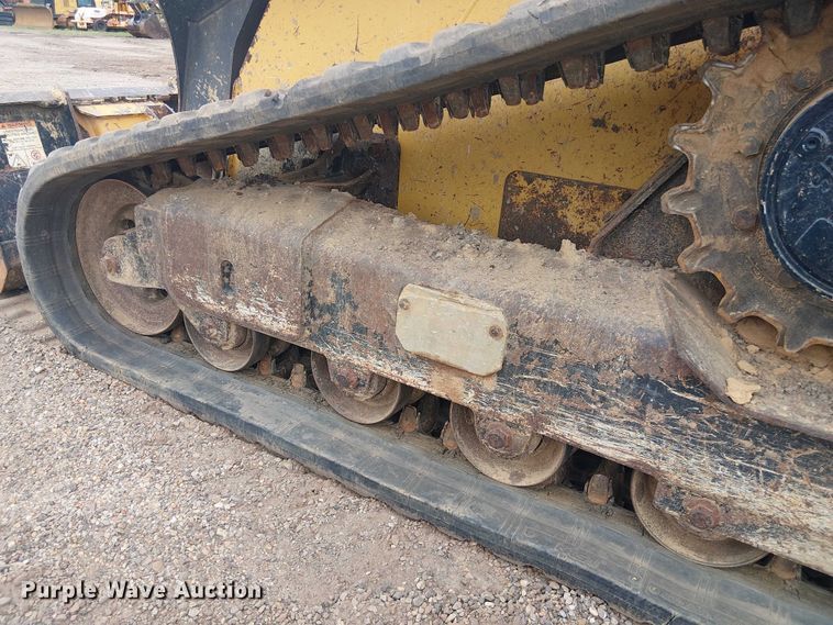 image for item ET2027 2017 John Deere 323E tracked skid steer loader