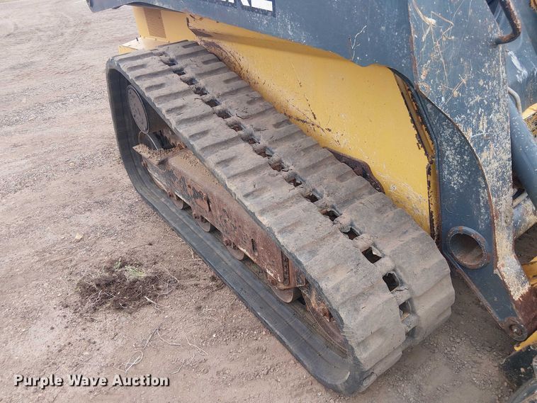 image for item ET2027 2017 John Deere 323E tracked skid steer loader