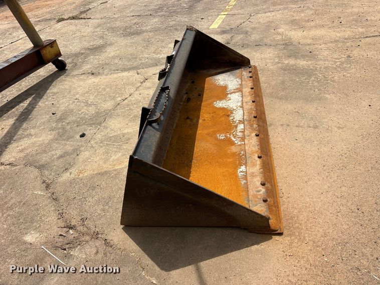 image for item ET2045 Caterpillar skid steer bucket