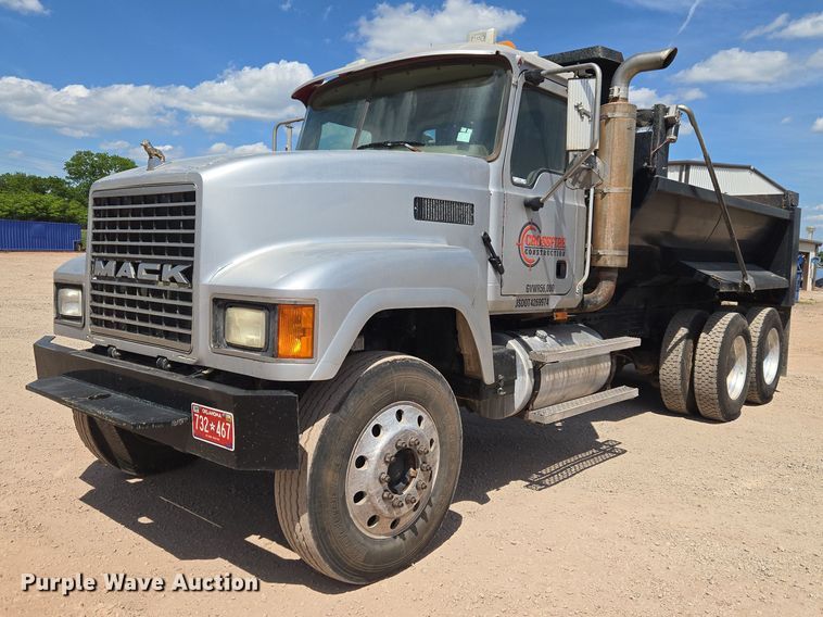 image for item ET5026 2006 Mack CHN613 dump truck