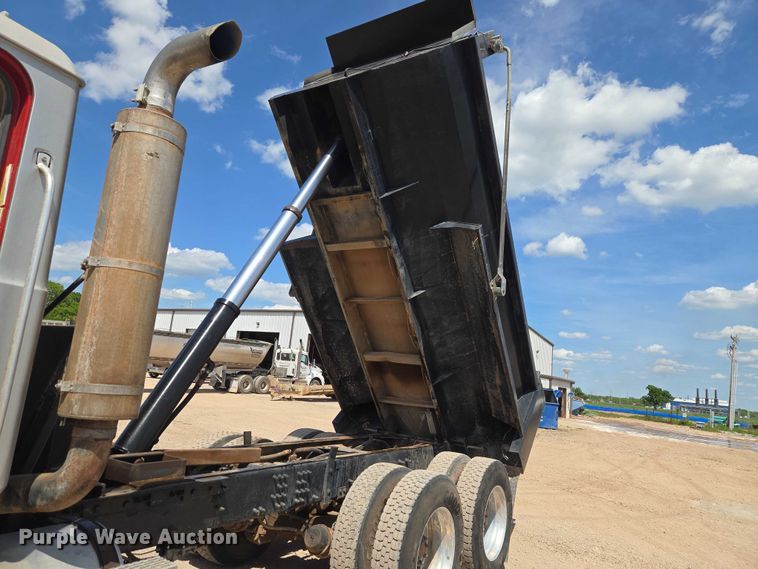image for item ET5026 2006 Mack CHN613 dump truck