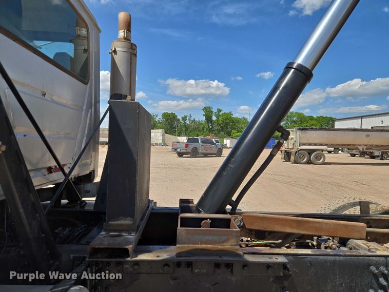 image for item ET5026 2006 Mack CHN613 dump truck
