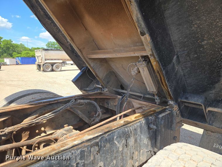 image for item ET5026 2006 Mack CHN613 dump truck