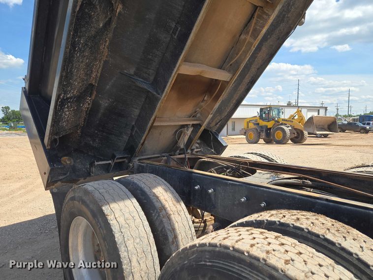 image for item ET5026 2006 Mack CHN613 dump truck