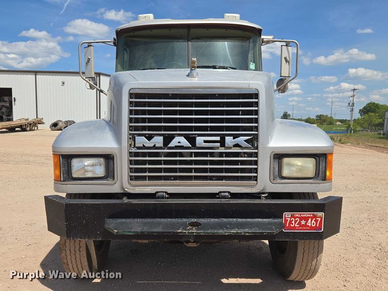 image for item ET5026 2006 Mack CHN613 dump truck