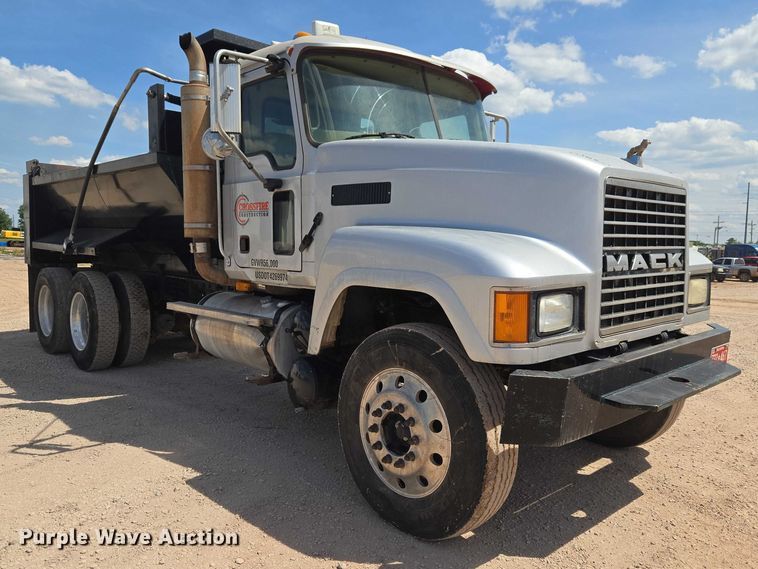 image for item ET5026 2006 Mack CHN613 dump truck