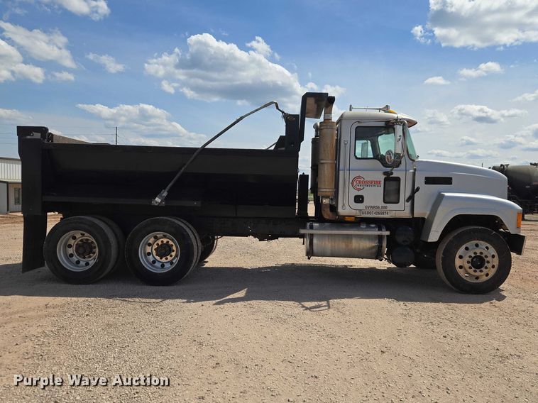 image for item ET5026 2006 Mack CHN613 dump truck