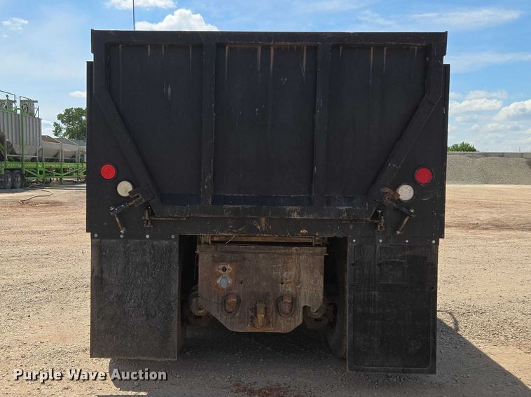 image for item ET5026 2006 Mack CHN613 dump truck