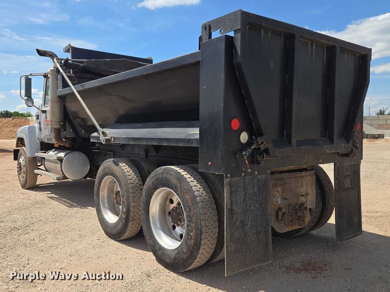 image for item ET5026 2006 Mack CHN613 dump truck