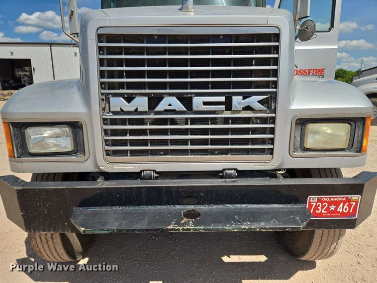 image for item ET5026 2006 Mack CHN613 dump truck