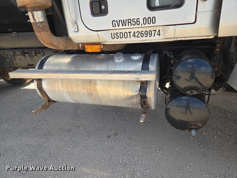image for item ET5026 2006 Mack CHN613 dump truck