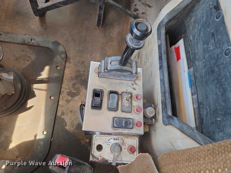 image for item ET5026 2006 Mack CHN613 dump truck