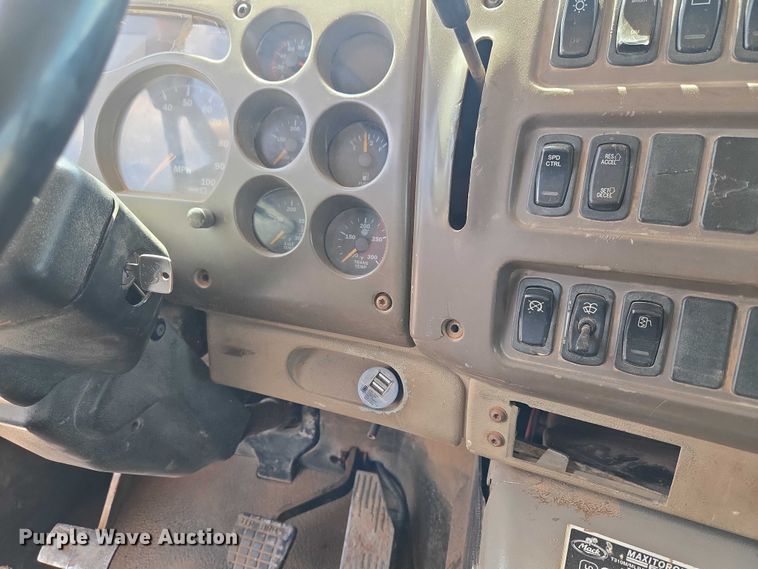 image for item ET5026 2006 Mack CHN613 dump truck