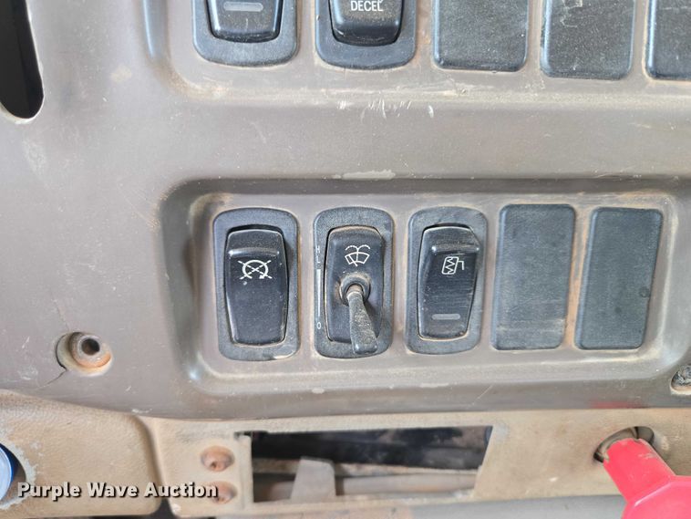 image for item ET5026 2006 Mack CHN613 dump truck