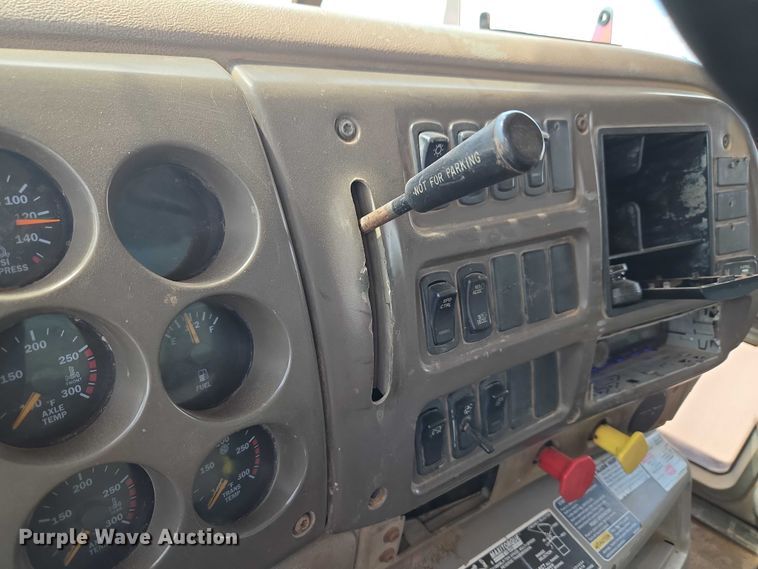 image for item ET5026 2006 Mack CHN613 dump truck