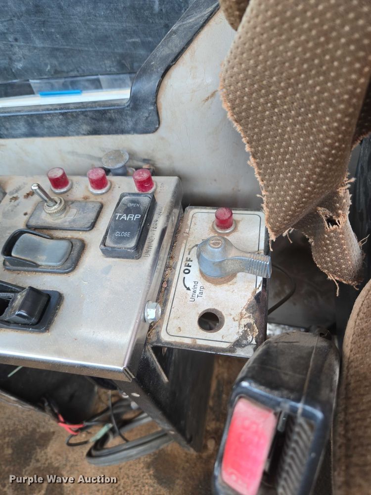 image for item ET5026 2006 Mack CHN613 dump truck