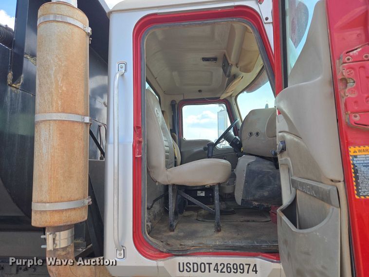 image for item ET5026 2006 Mack CHN613 dump truck
