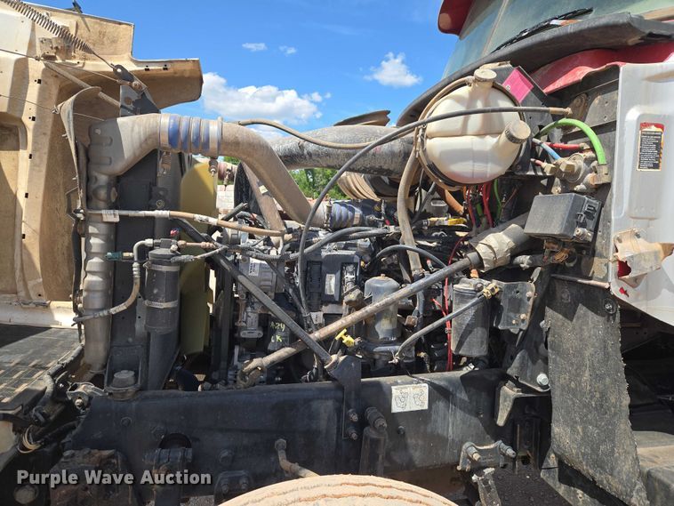 image for item ET5026 2006 Mack CHN613 dump truck