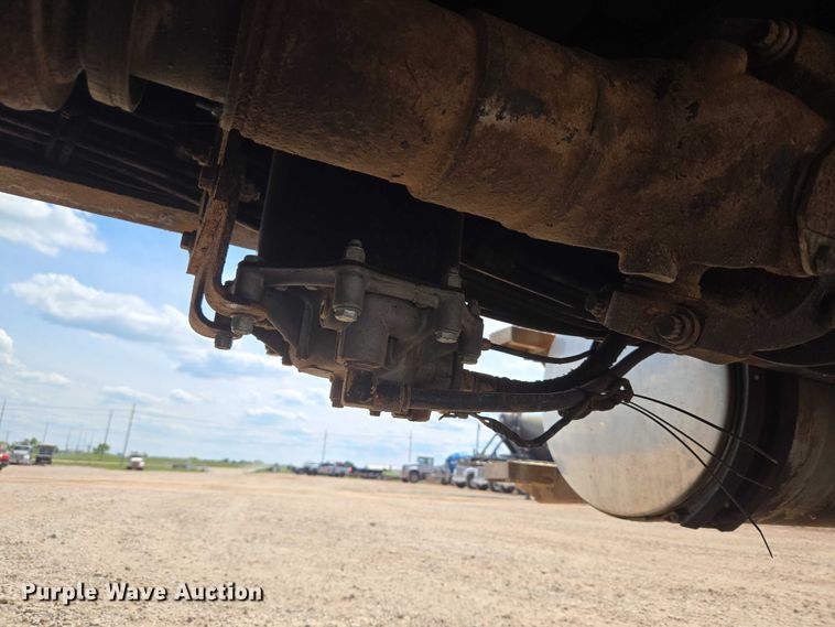 image for item ET5026 2006 Mack CHN613 dump truck