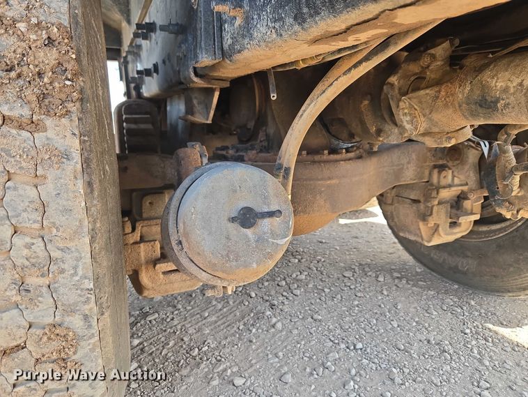 image for item ET5026 2006 Mack CHN613 dump truck