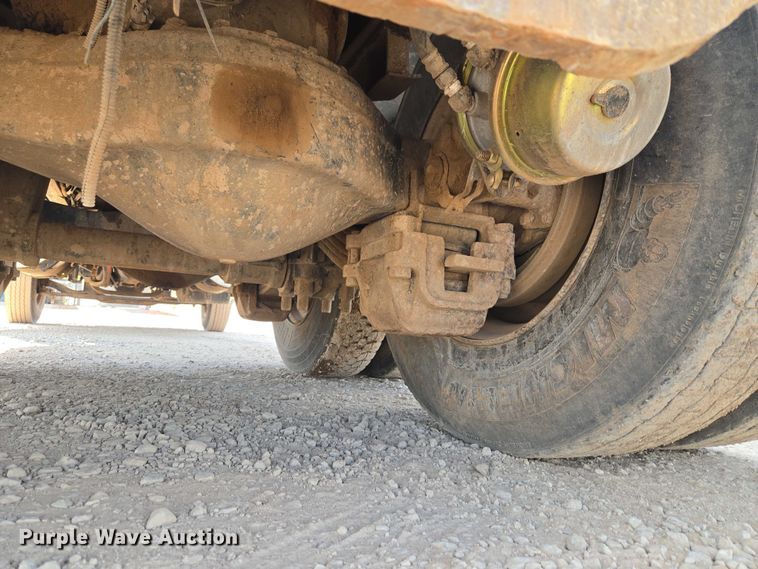 image for item ET5026 2006 Mack CHN613 dump truck