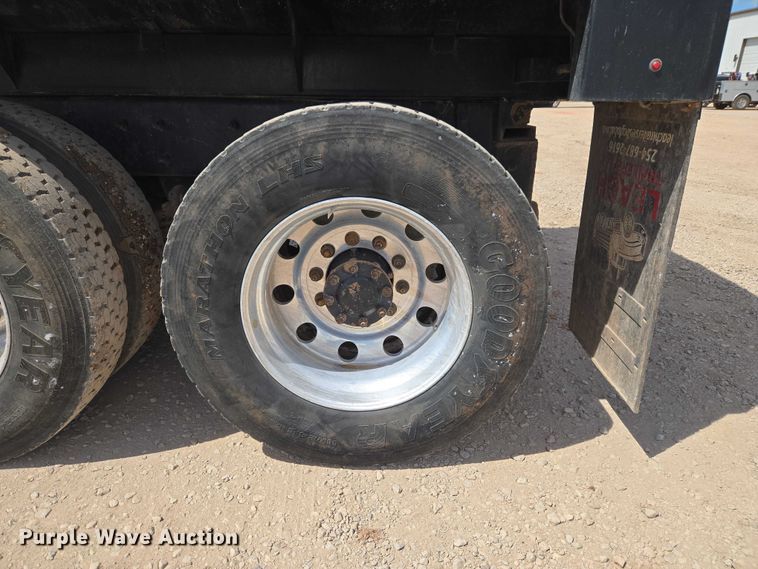 image for item ET5026 2006 Mack CHN613 dump truck