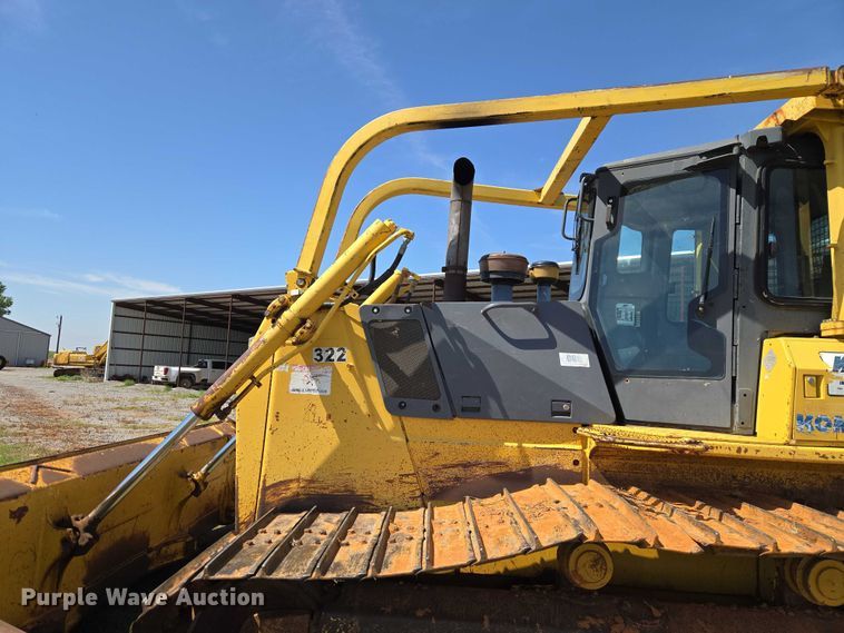 image for item ET5046 2006 Komatsu D65PX-15E0 dozer