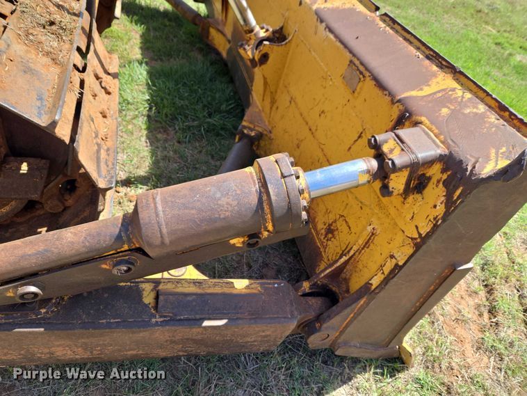 image for item ET5046 2006 Komatsu D65PX-15E0 dozer