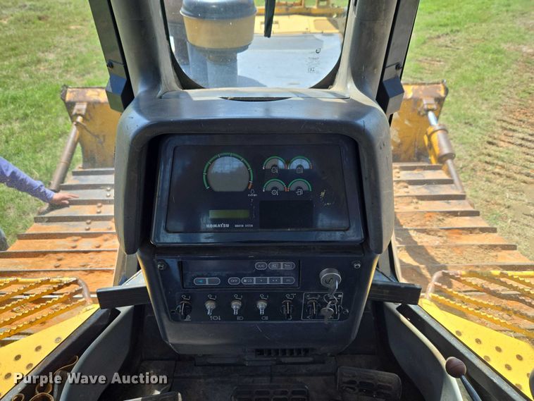 image for item ET5046 2006 Komatsu D65PX-15E0 dozer