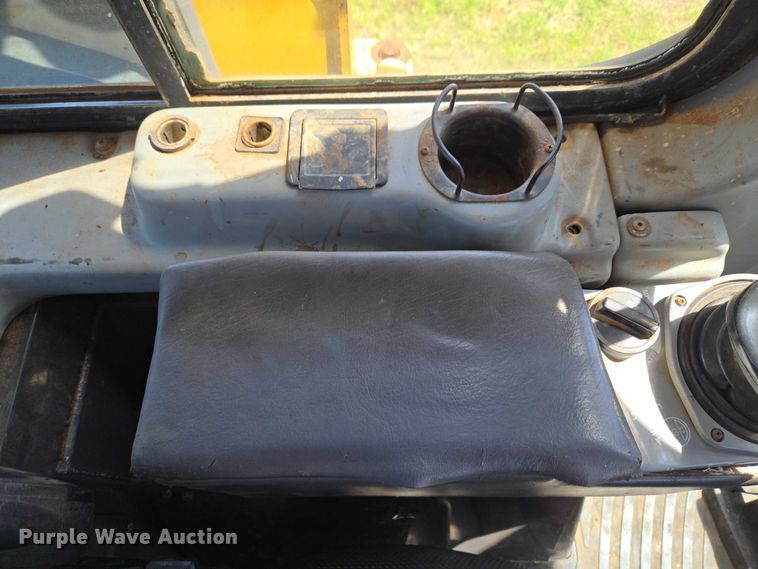 image for item ET5046 2006 Komatsu D65PX-15E0 dozer