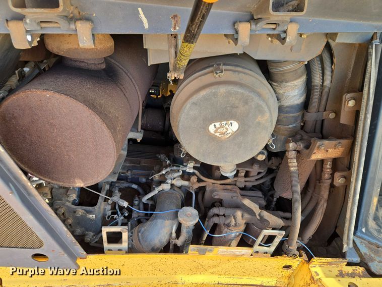image for item ET5046 2006 Komatsu D65PX-15E0 dozer