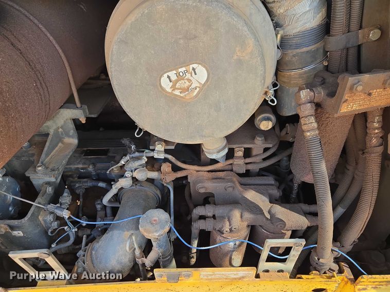 image for item ET5046 2006 Komatsu D65PX-15E0 dozer