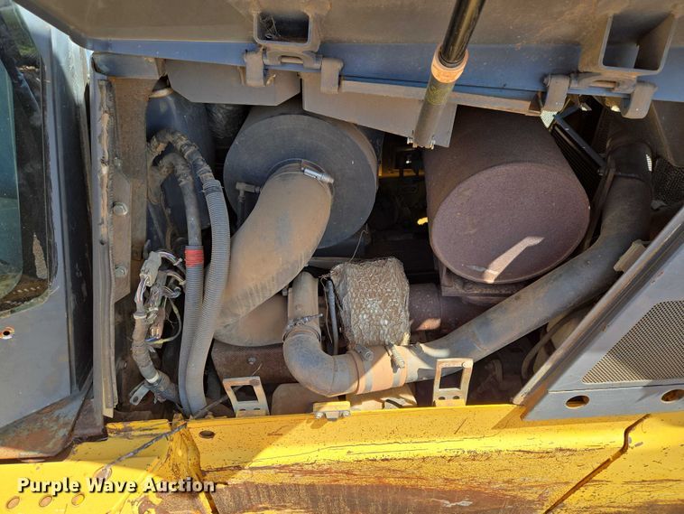 image for item ET5046 2006 Komatsu D65PX-15E0 dozer