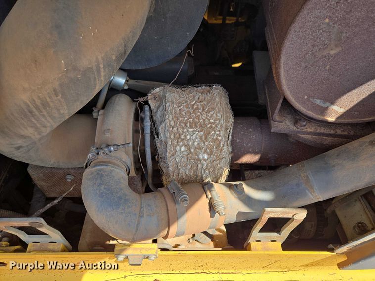 image for item ET5046 2006 Komatsu D65PX-15E0 dozer