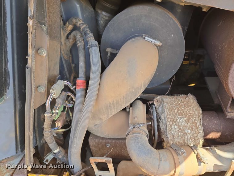 image for item ET5046 2006 Komatsu D65PX-15E0 dozer