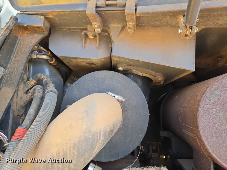 image for item ET5046 2006 Komatsu D65PX-15E0 dozer