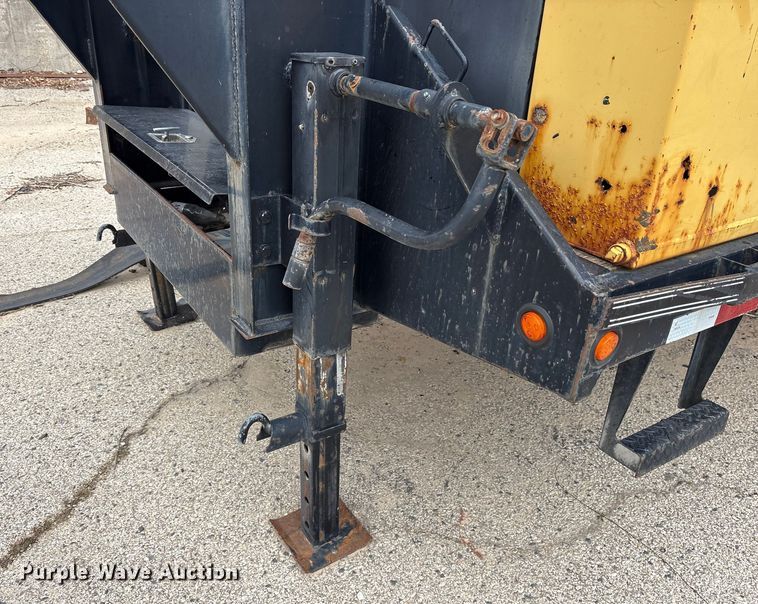 image for item ET7380 2011 Big Tex 22GN-25BK+5 equipment trailer