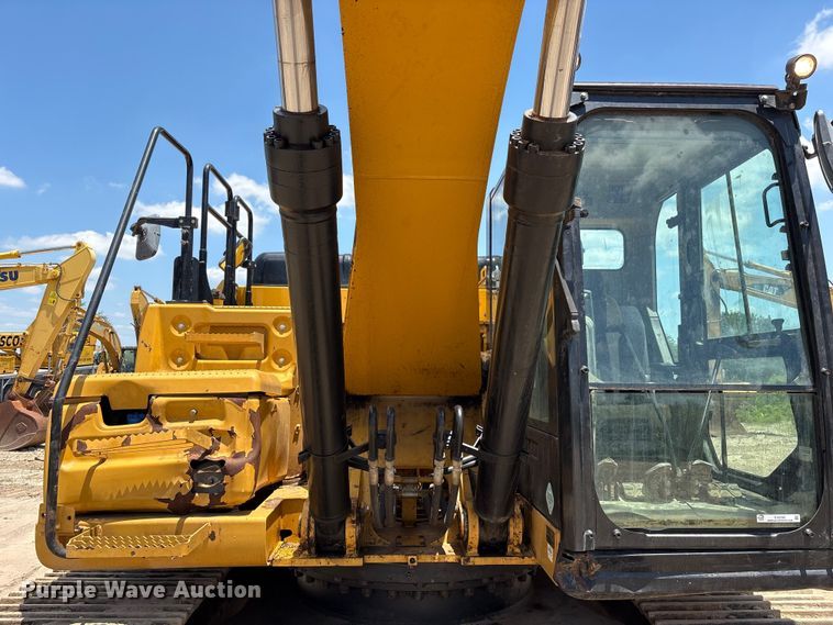 image for item EU0590 2018 Caterpillar 326F L excavator